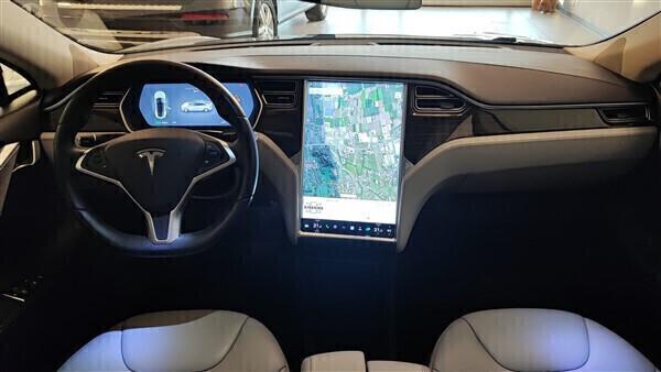 Tesla Model S Model S 85kWh Autopilot1 SUPERCHARGER A VITA