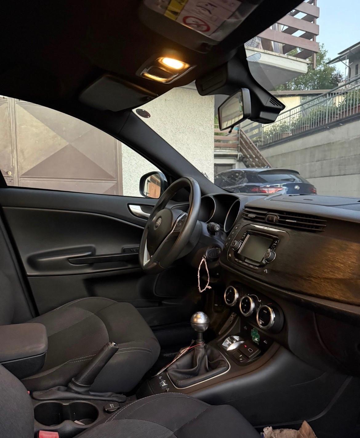 Alfa Romeo Giulietta Total black