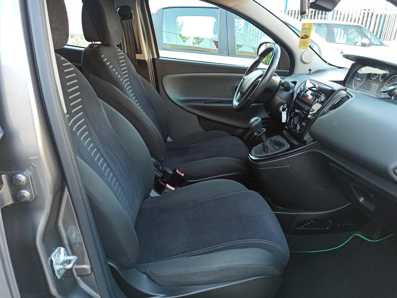 Lancia Ypsilon 1.2 69 CV 5 porte S&S Gold