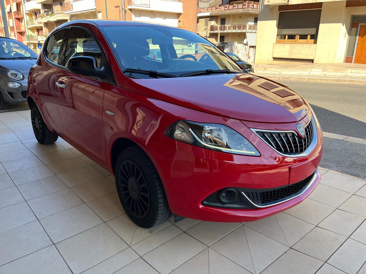 Lancia Ypsilon 1.0 Hybrid 5 porte 70cv -gz749ve-