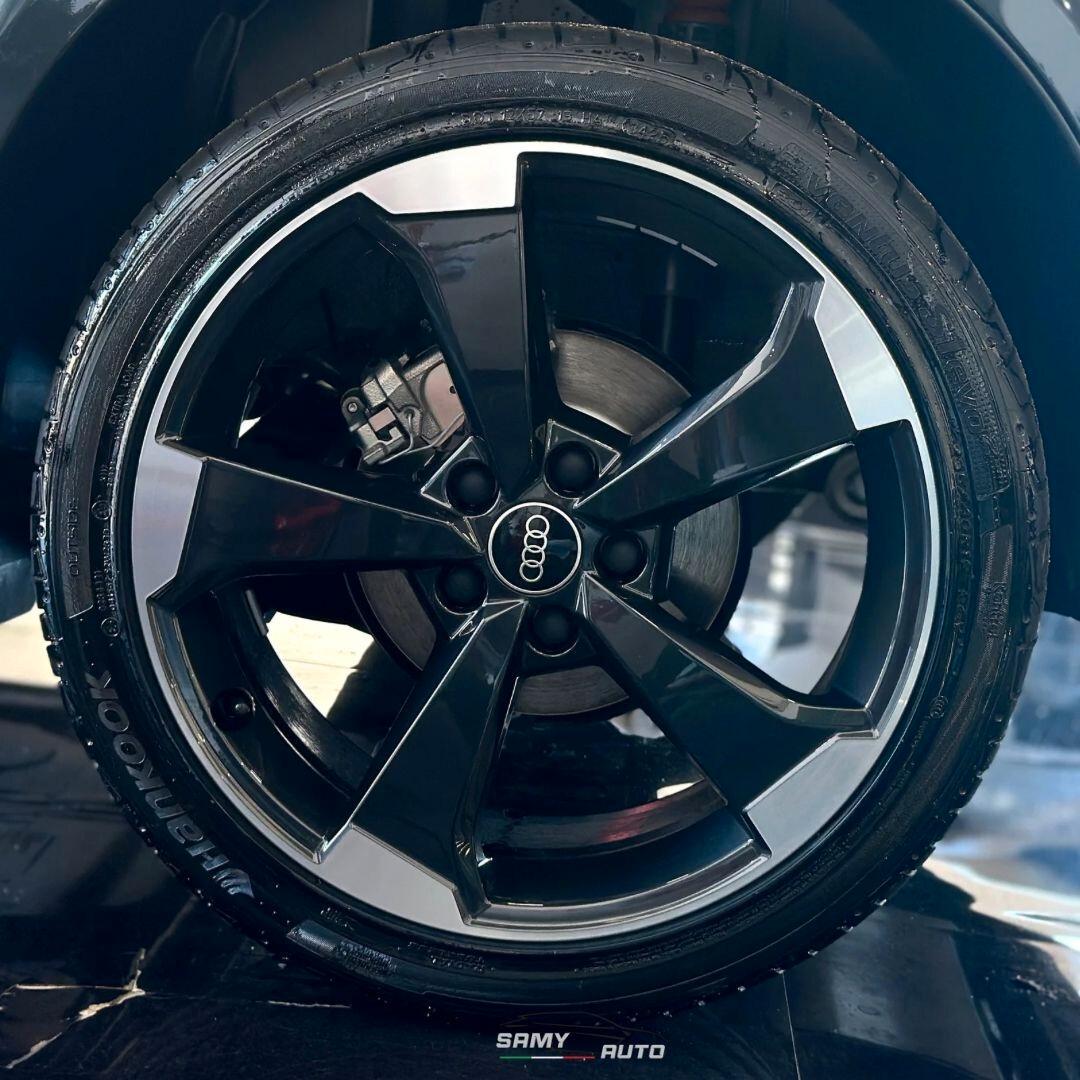 Audi Q2 30 TDI Identity Black