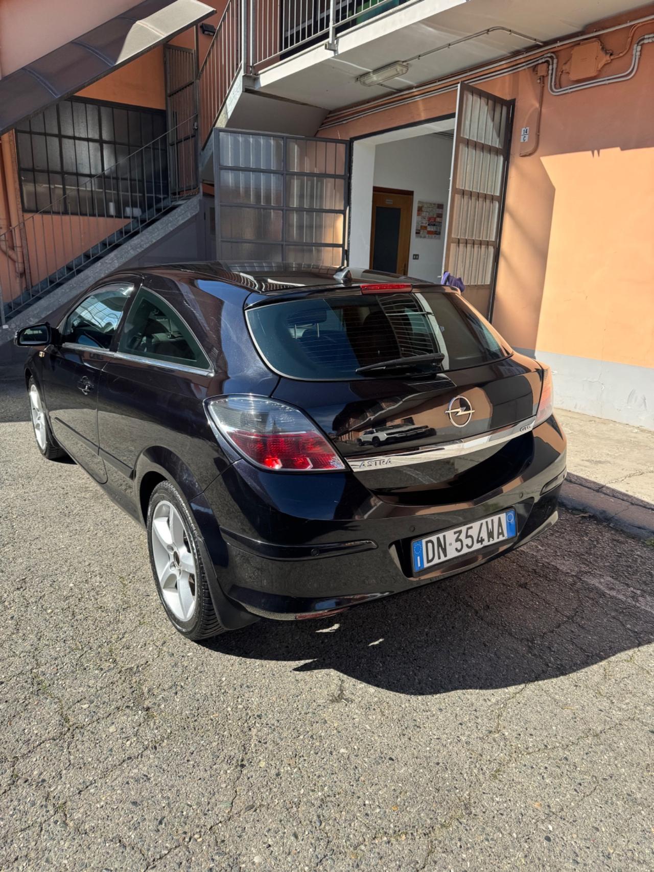 Opel Astra GTC 1.7 CDTI 101CV 3 porte Enjoy