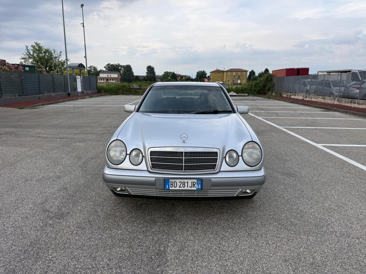 Mercedes-benz E 200 cat Classic