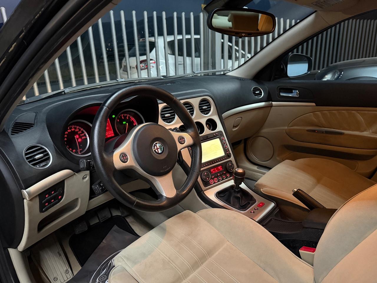 Alfa Romeo 159 1.9 JTS 16V Sportwagon Distinctive Total black