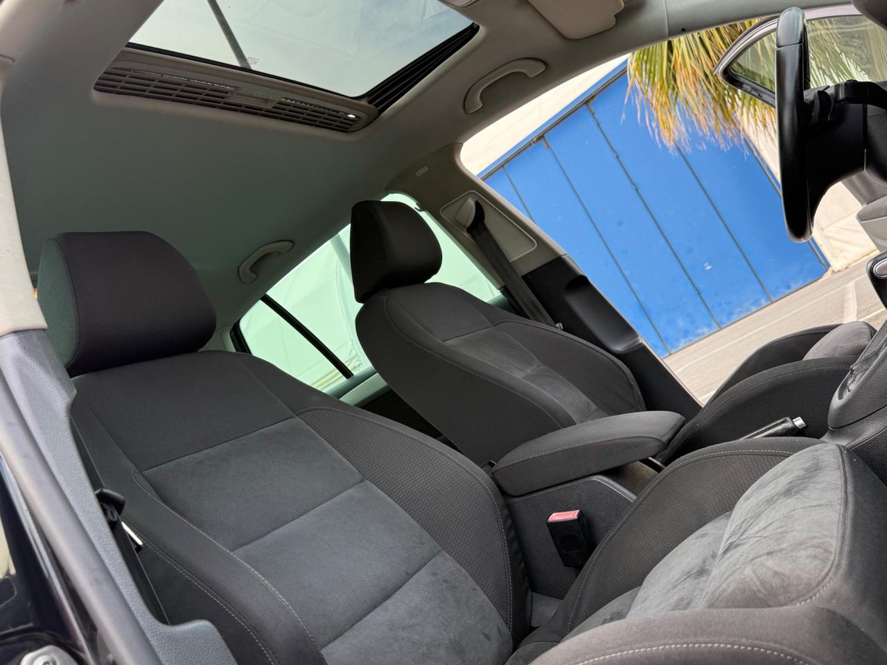 Volkswagen Golf 2.0 TDI 140CV DPF DSG 5p. Highline-TETTO-FULL