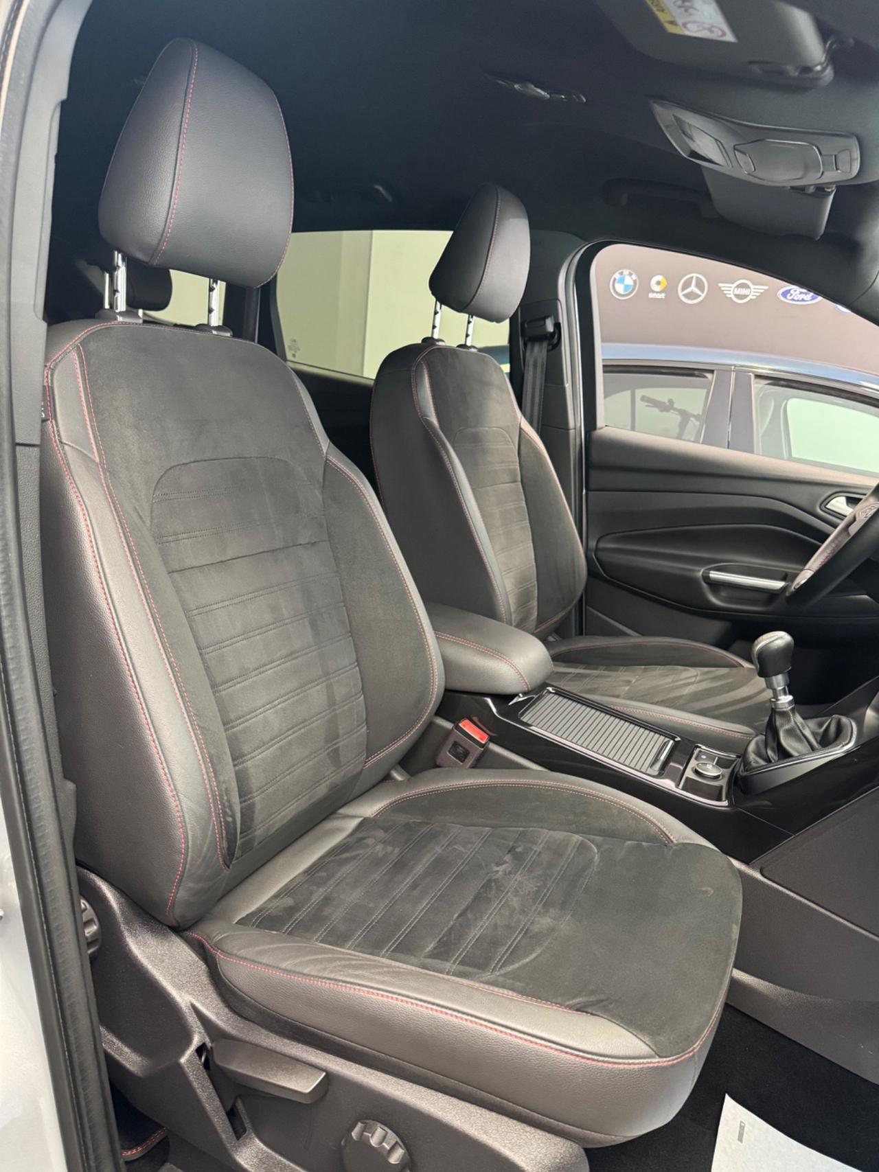 Ford Kuga 1.5 TDCI 120 CV 2WD ST-Line