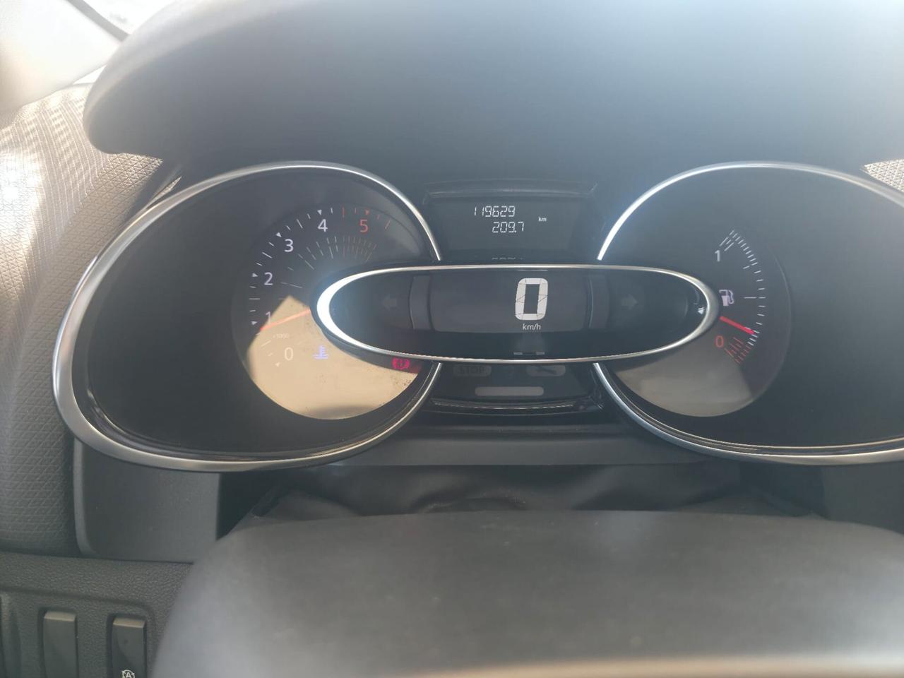 Renault Clio dCi 8V 75 CV 5 porte Moschino Life