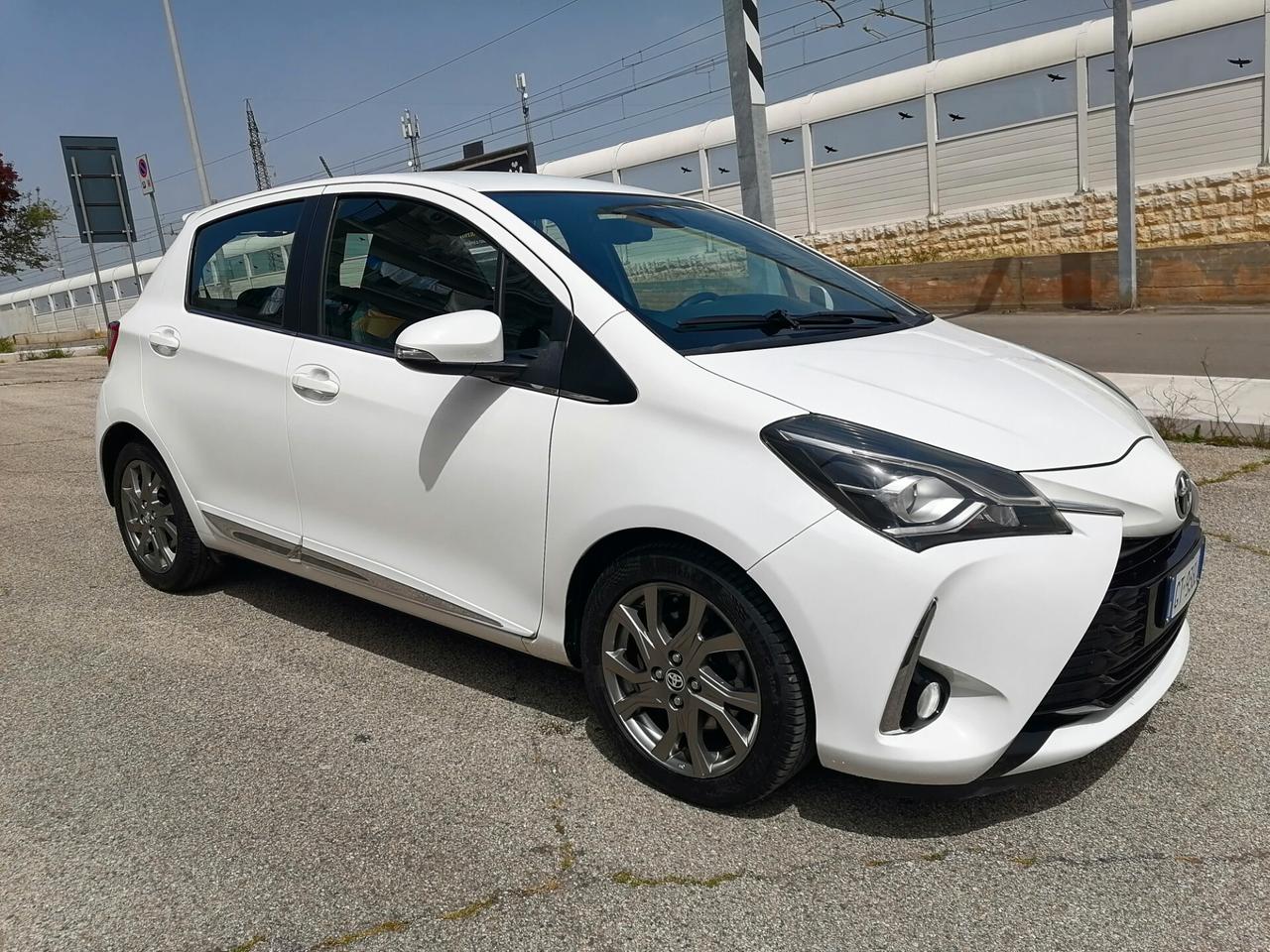 Toyota Yaris 1.4 D-4D 5 porte Lounge FULL 12/2017