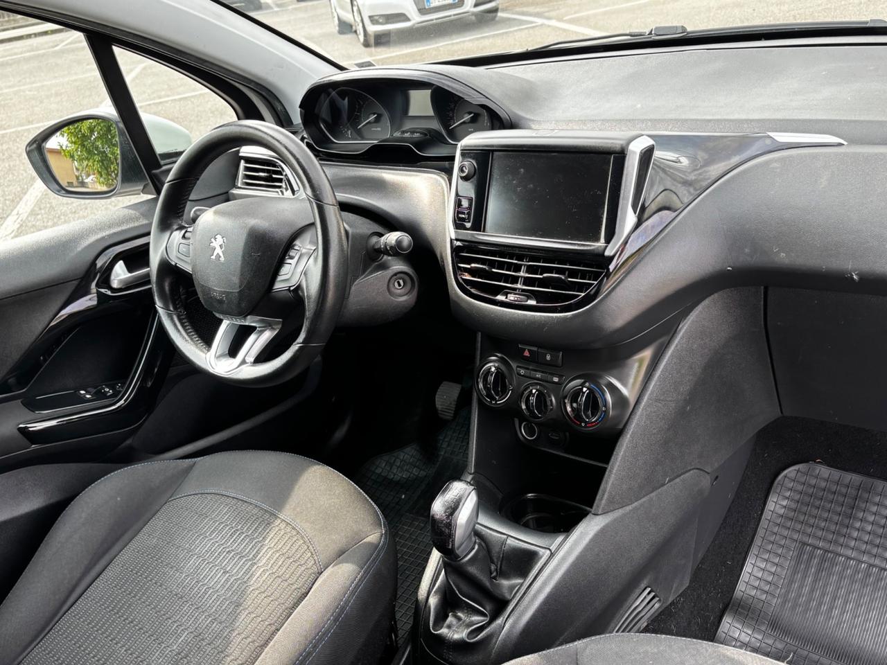 Peugeot 208 PureTech 82 Stop&Start 5 porte Signature