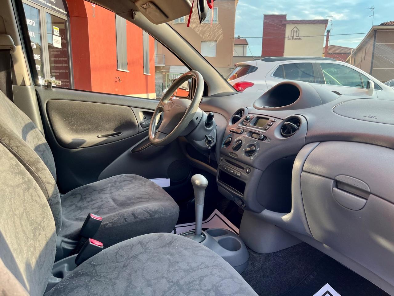 Toyota Yaris 1.3i 16v benzina con CAMBIO AUTOMATICO!