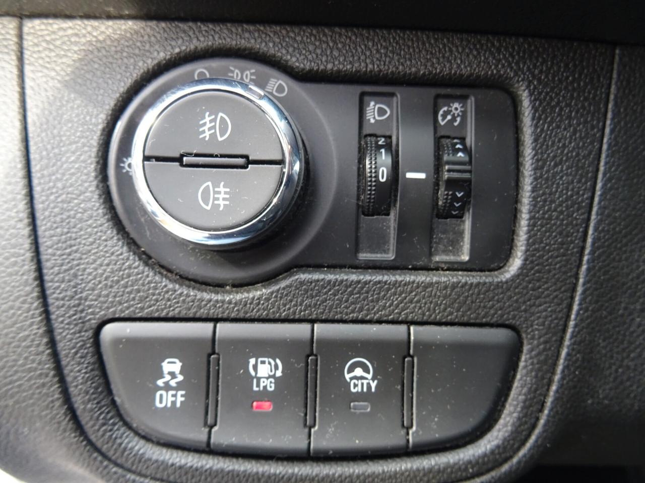 Opel Karl Rocks 1.0 73 CV GPL OK NEOPATENTATI