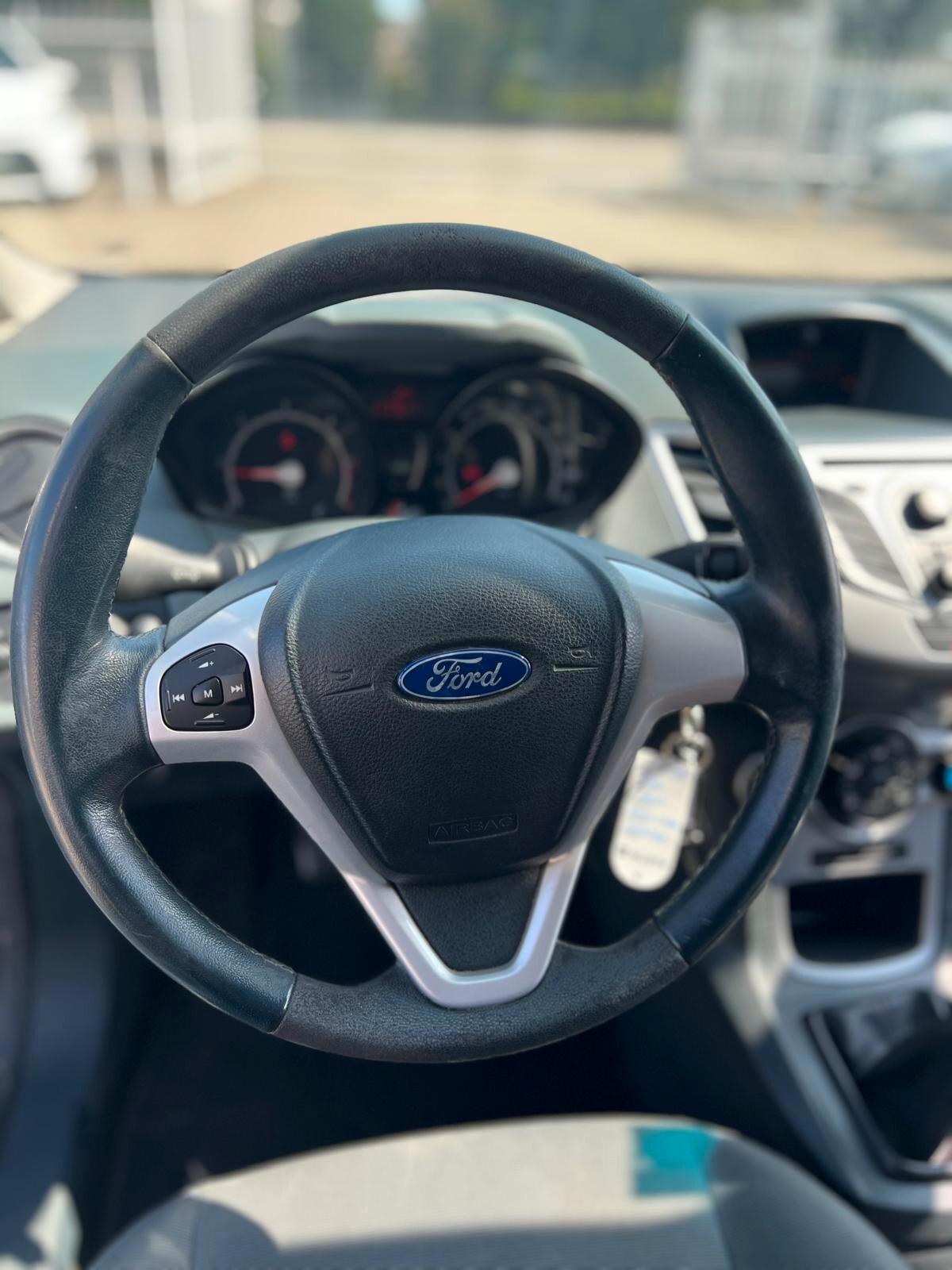 Ford Fiesta 1.4 TDCi 70CV 5 porte Titanium
