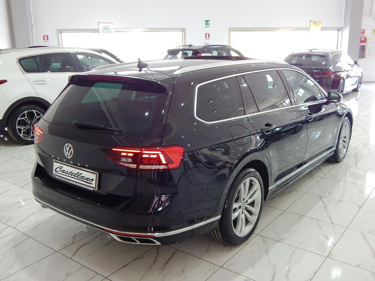 Volkswagen Passat Variant 2.0TDI R-LINE Executive 150cv DSG TETTO-NAVI-PELLE