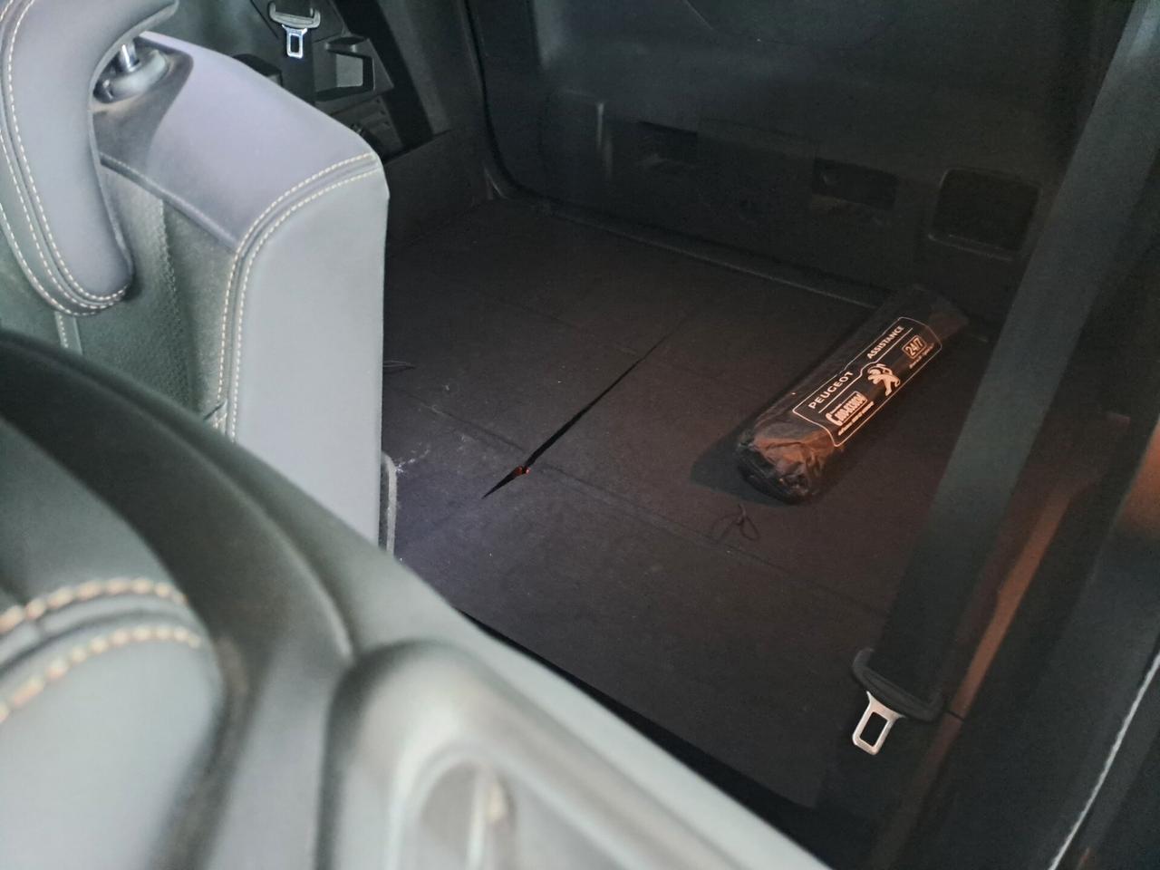 Peugeot 5008 blue HDi 180 EAT8 GT km 2023