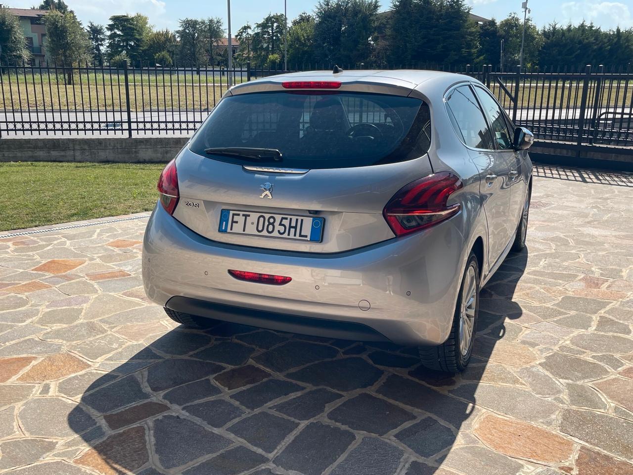 Peugeot 208 PureTech Turbo 110 EAT6 S&S 5 porte Allure