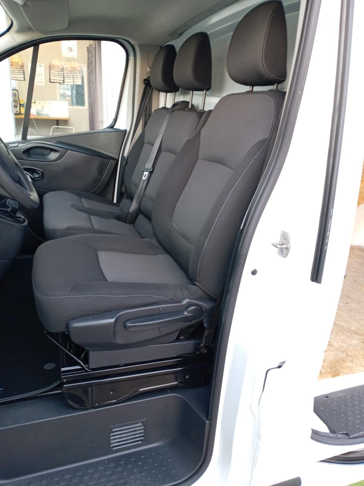 Renault Trafic FURGONE 3 POSTI TRIPLA APERTURA iva esposta