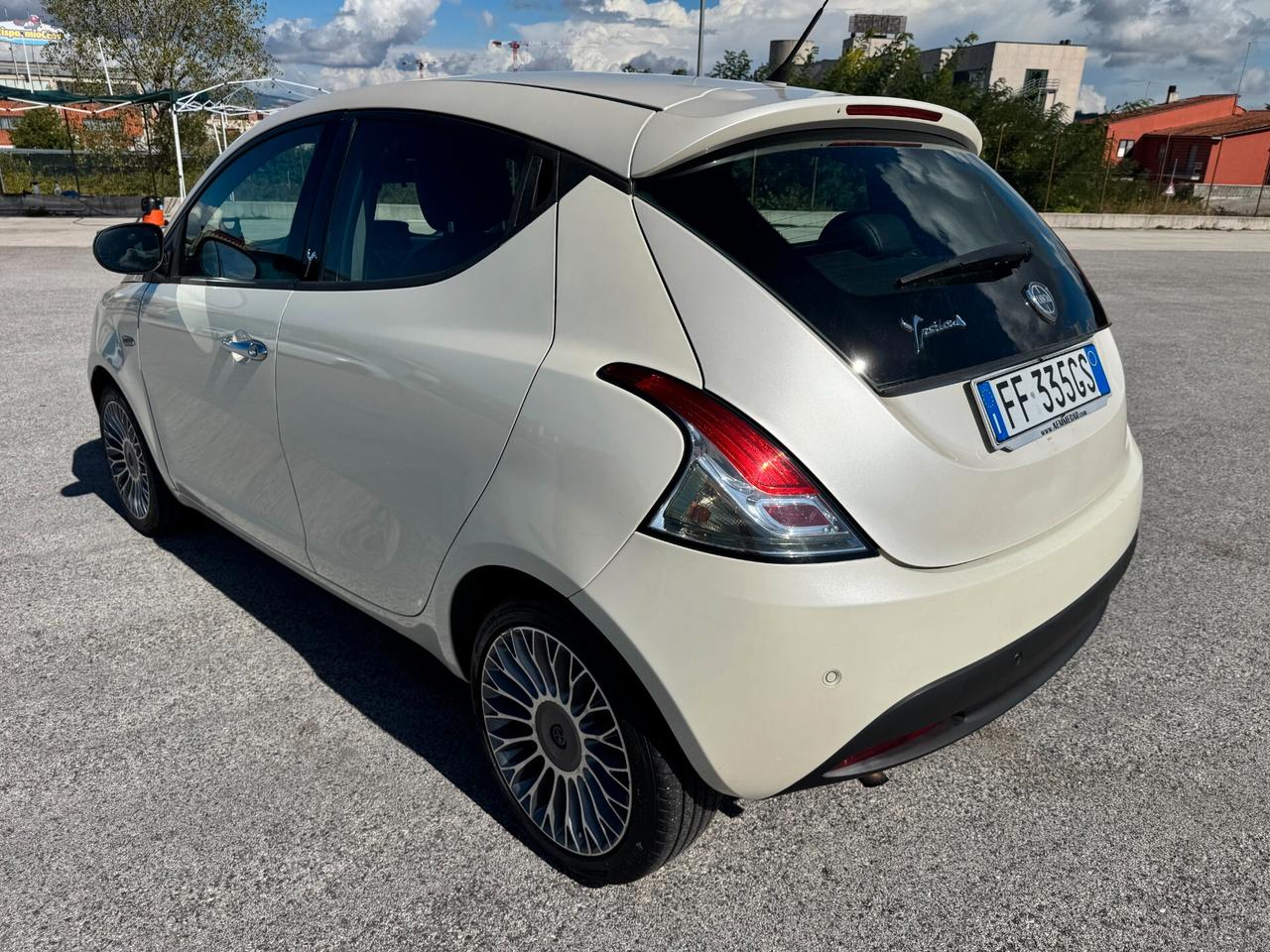 Lancia Ypsilon 0.9 TwinAir 85 CV 5 porte S&S Platinum