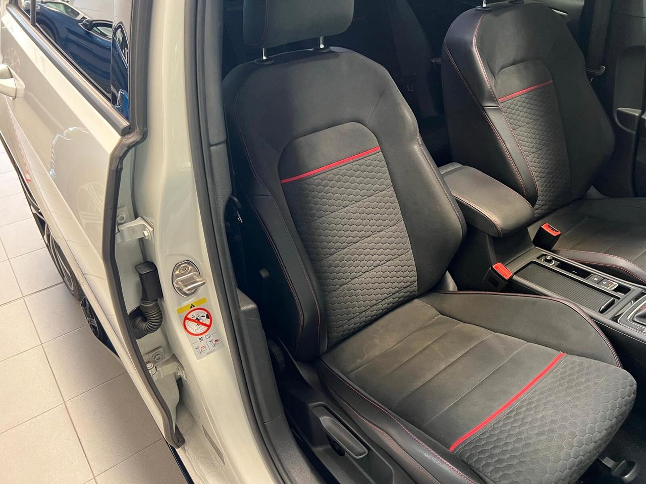 Volkswagen Golf GTI Performance 2.0 245 CV TSI DSG 5p.