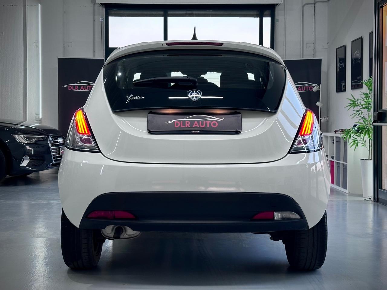 Lancia Ypsilon 1.2 69 CV 5 porte Elefantino Blu