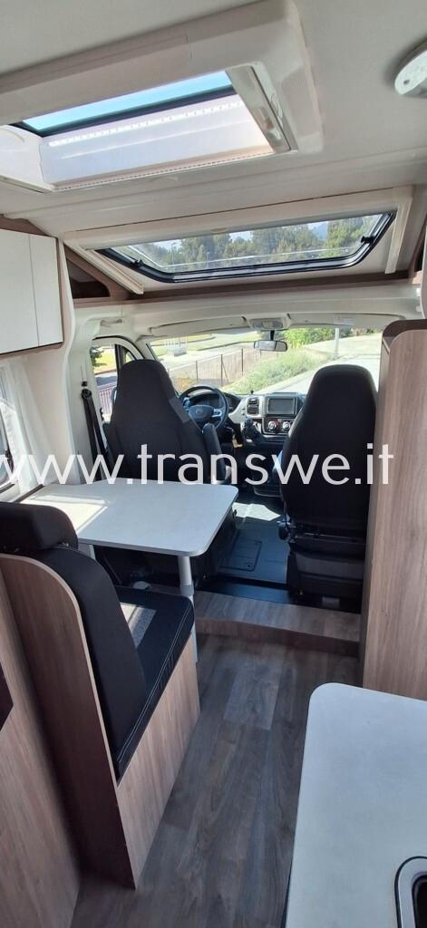 Carado V132 PRO+ camper van compatto letto matrimoniale posteriore