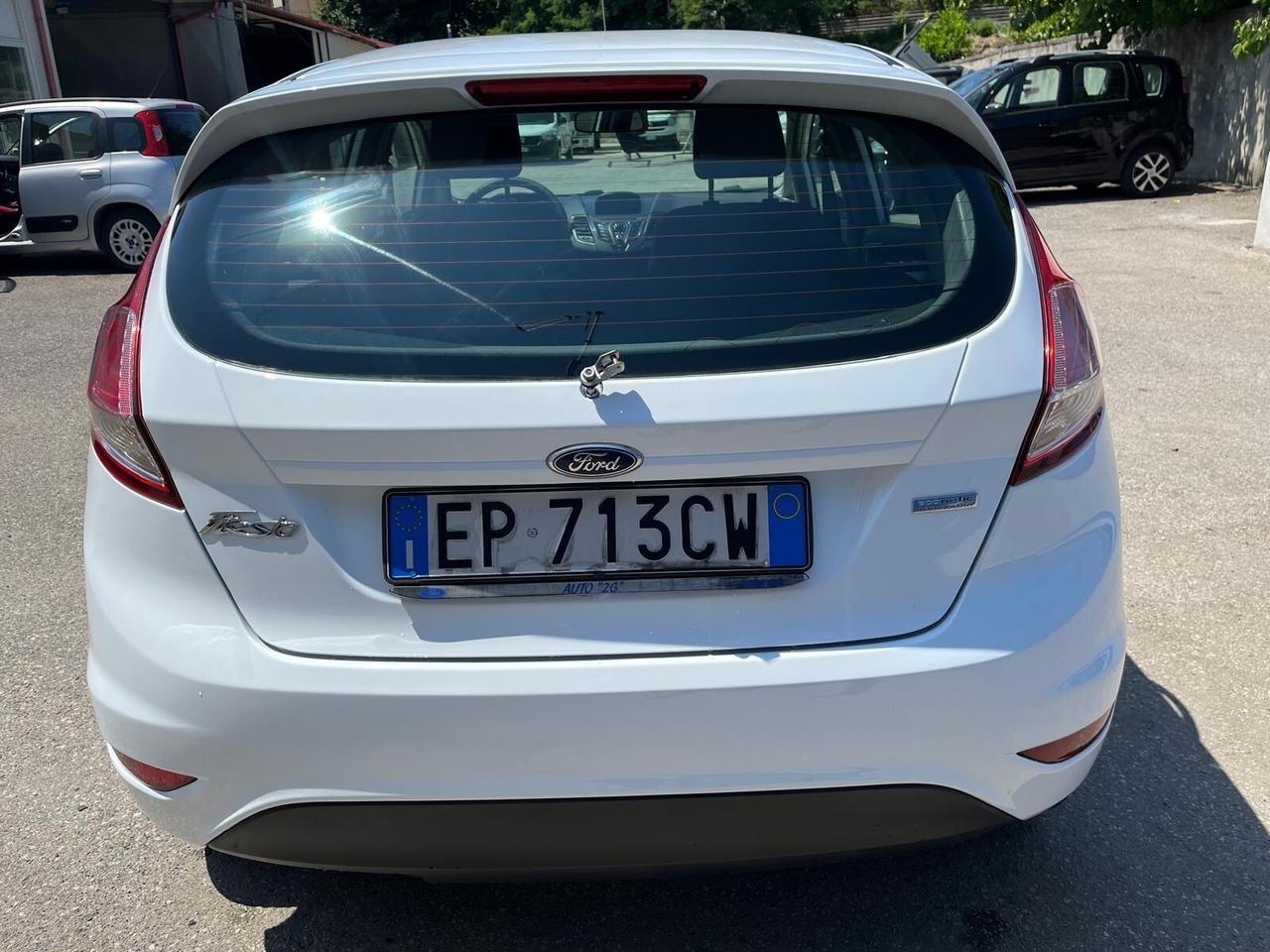 Ford fiesta 5P-1.5 tdci/75 cv-full-2013