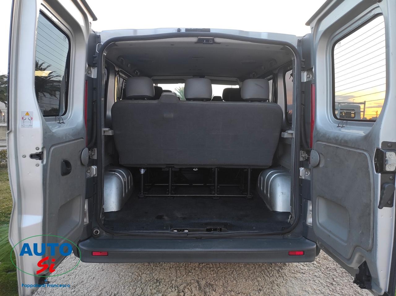 Renault Trafic 2.0 dCi - 115cv 9 POSTI