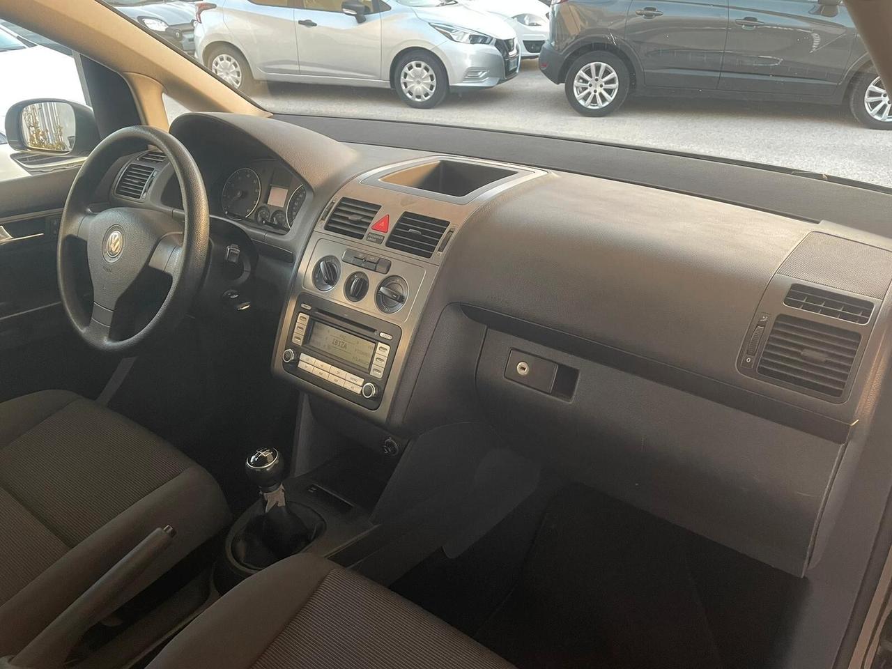 Volkswagen Touran 1.6 Trendline GPL