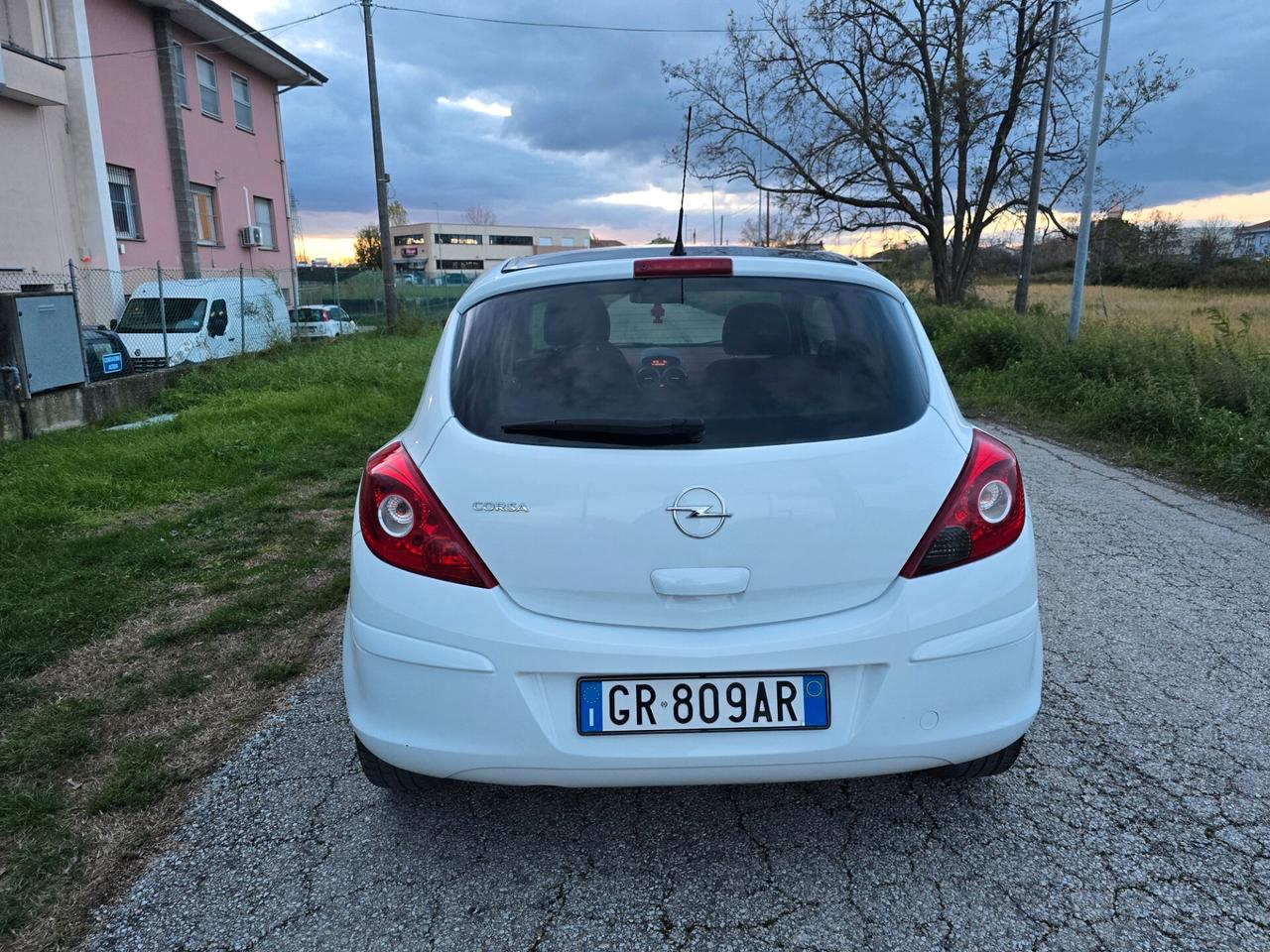 Opel Corsa 1.2 Benzina con GARANZIA-NEOPATENTATI