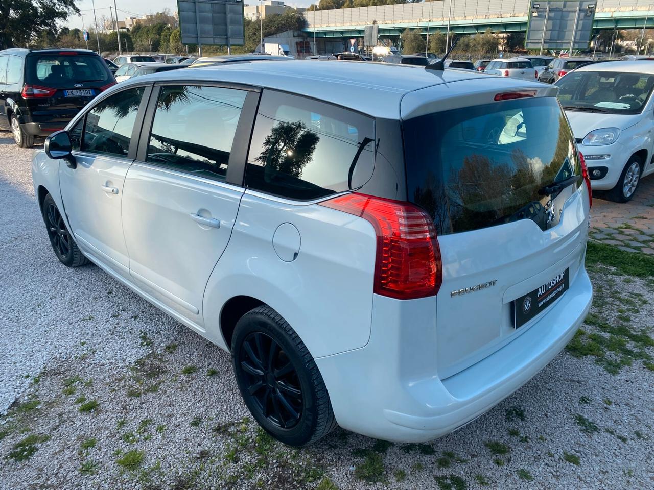 PEUGEOT - 5008 - 1.6 8V e-HDi 112CV S.&S. c.r. Fel. - FINANZIABILE