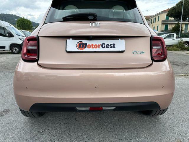 FIAT 500e 3+1 42 kWh La Prima OroRosa