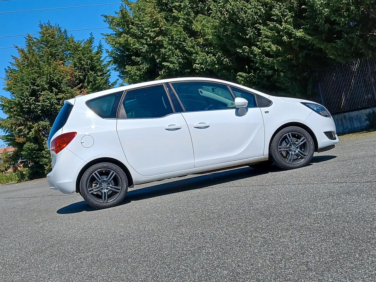 Opel Meriva 1.6 Cosmo EURO 6B !