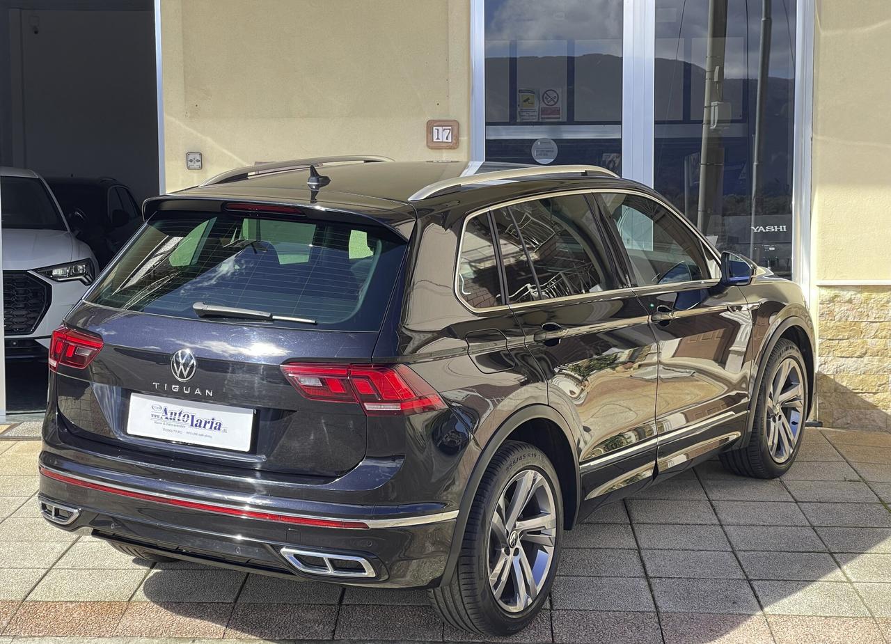 Volkswagen Tiguan 2.0 TDI 150 CV SCR DSG R-Line Fari IQ.LIGHT LED MATRIX--Digital Cockpit Pro 10,25", Navi