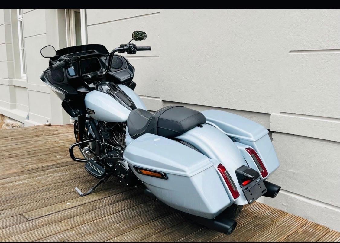 Harley-davidson Road Glide 117 FLTRX “ HELIX Argento Atlas Metallizzato \ Nero