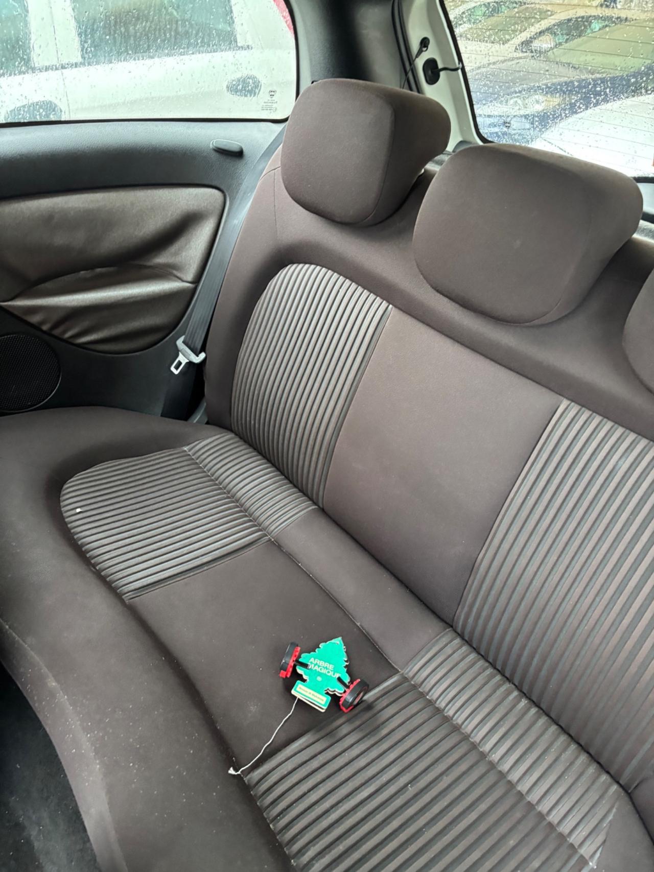 Lancia Ypsilon 1.3 MJT 75 CV Argento neo patentato