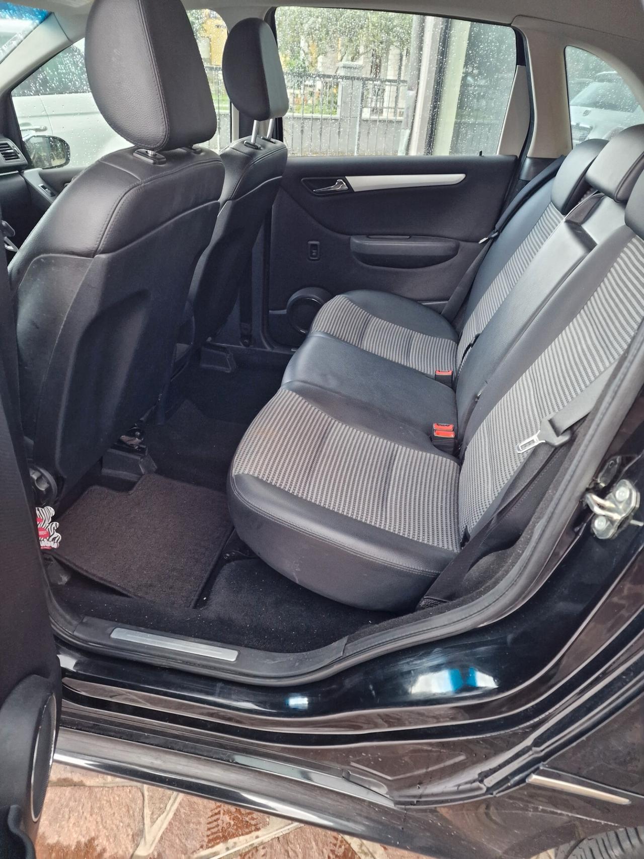 Mercedes-benz B 200 CDI PER NEOPATENTATI E CAMBIO AUTOMATICO