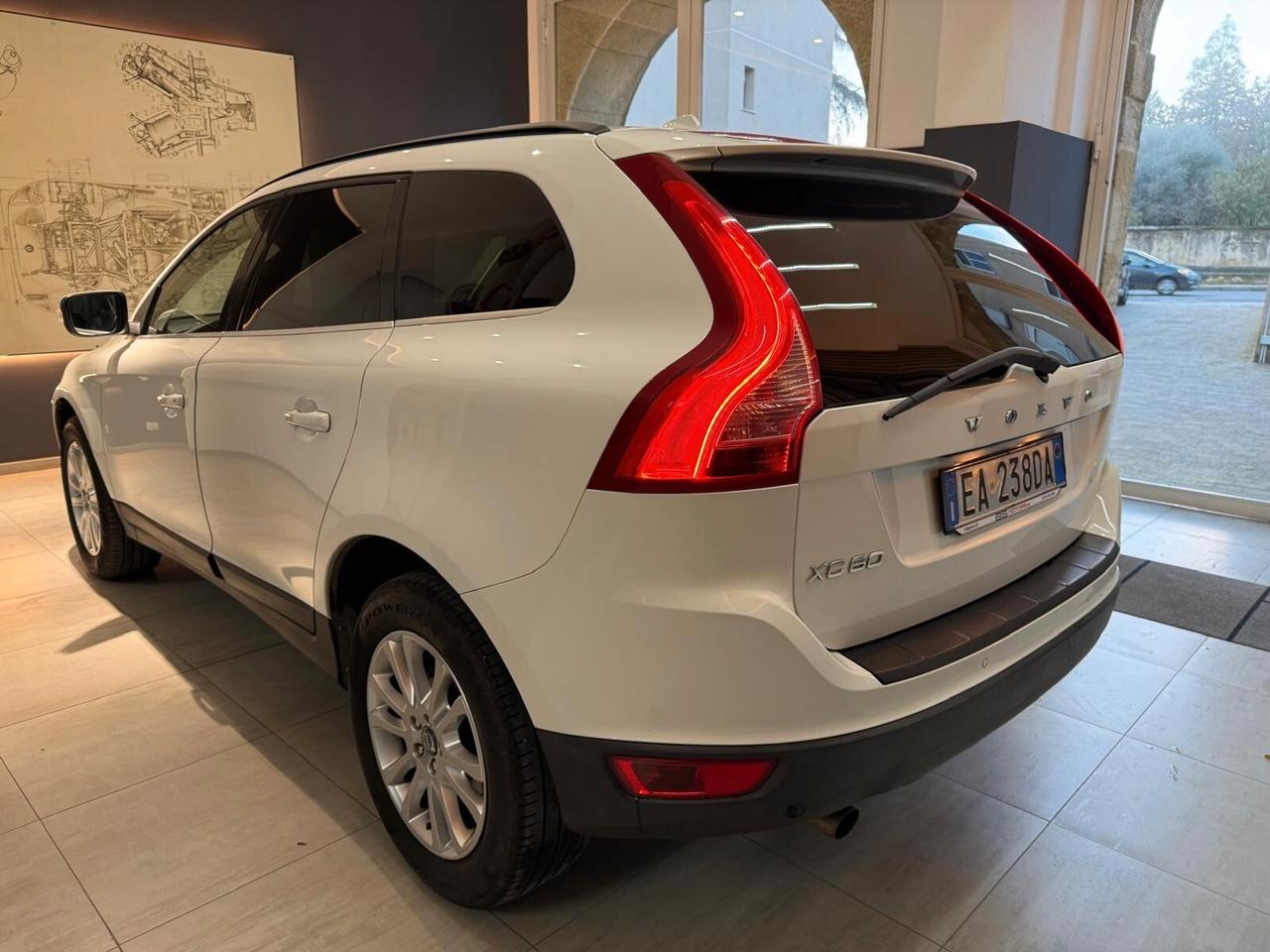 Volvo XC60 2.4 D 175 CV FWD Geartronic Kinetic