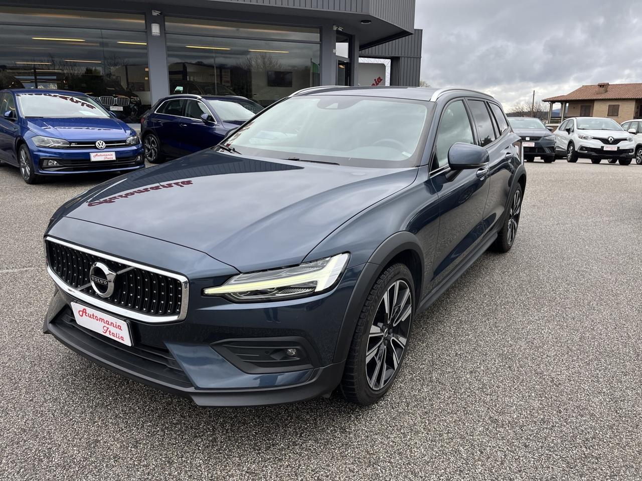 VOLVO V 60 CROSS COUNTRY PRO 2.0 D 4 4WD AUTOMAT.