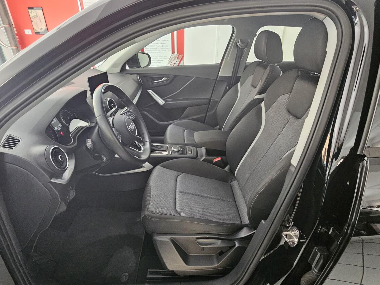 Audi Q2 35 TDI S tronic Identity Black