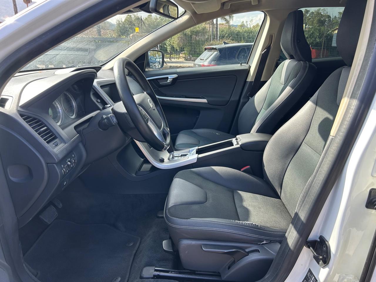 Volvo XC 60 XC60 D5 AWD Geartronic Momentum