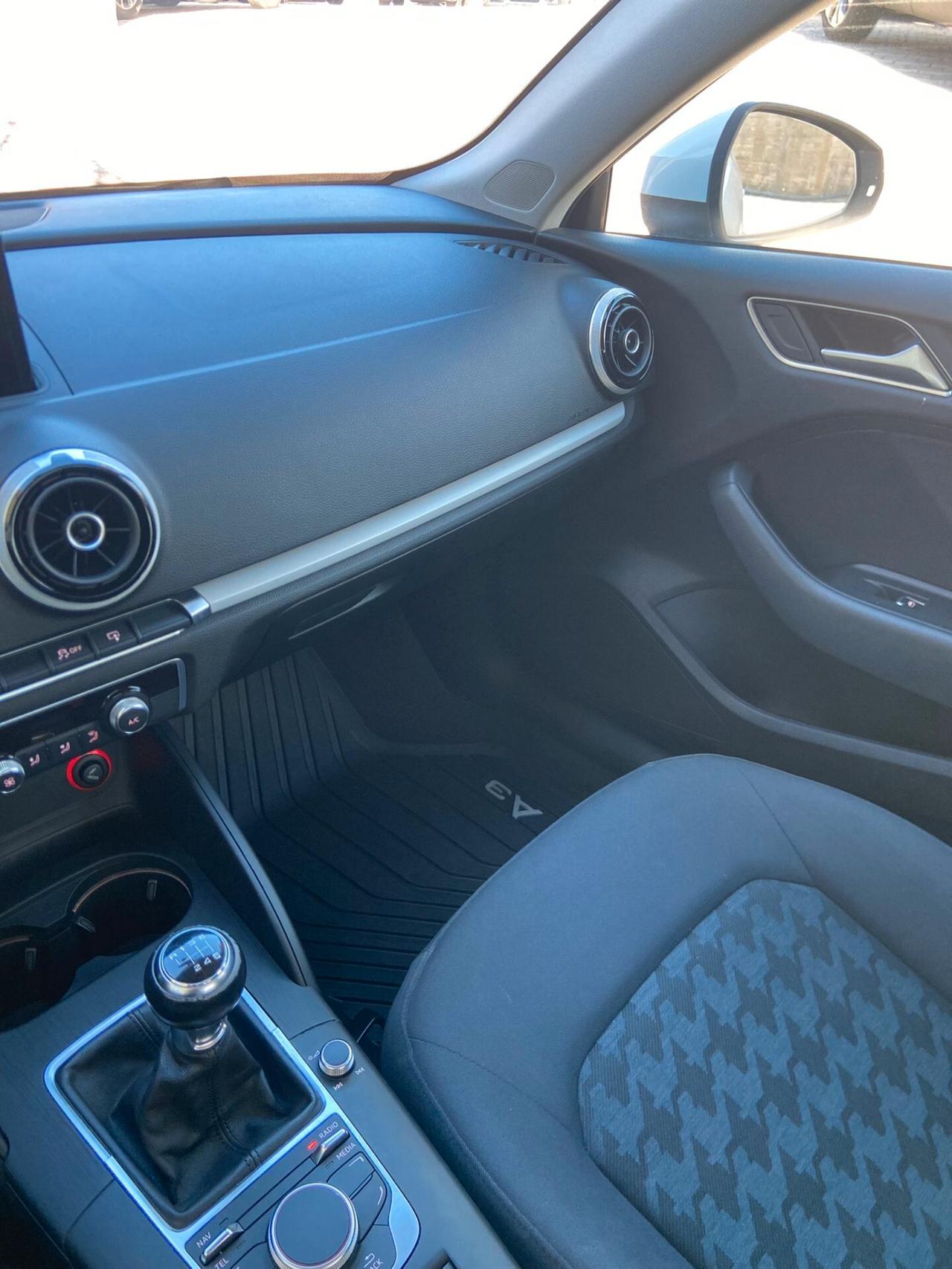 Audi A3 Sportback 1.6 TDI 110cv (81kw) Ambition EURO6