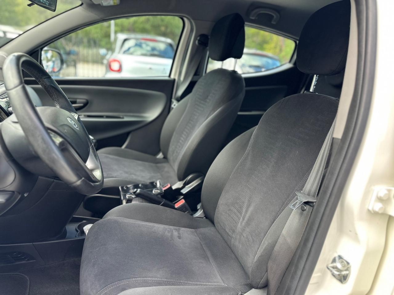 Lancia Ypsilon 0.9 TwinAir 85 CV 5 porte Metano Ecochic Elle