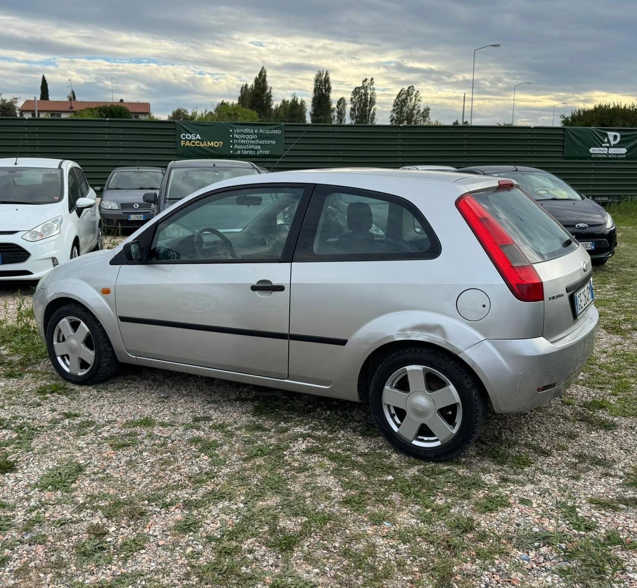 Ford Fiesta 1.2 16V 3p. Ghia Neopatentati