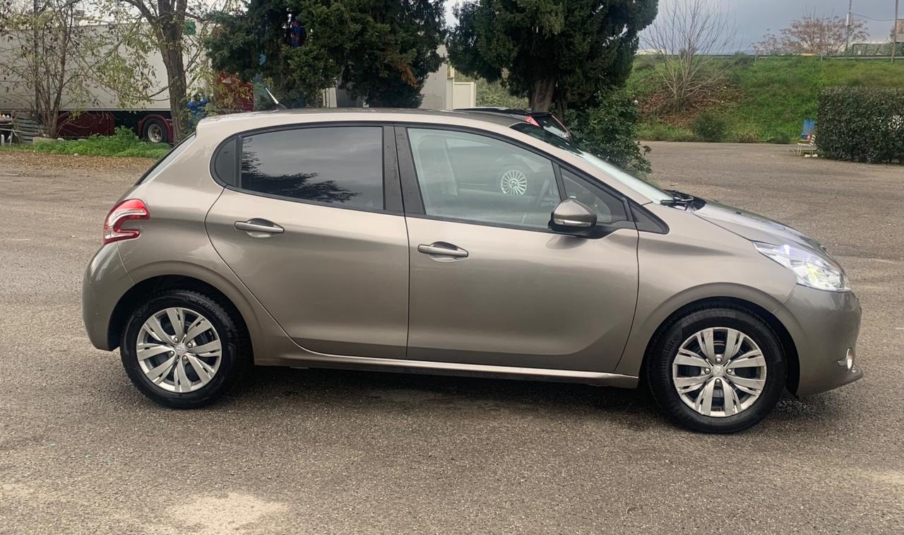 Peugeot 208 1.4 HDi 68 CV 5p Allure 130000KM