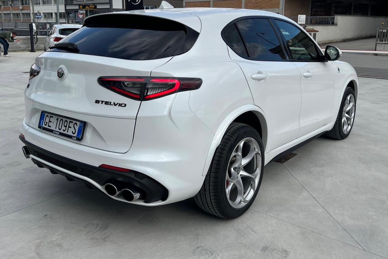 Alfa Romeo Stelvio 2.9 Bi-Turbo V6 510 CV AT8 Quadrifoglio