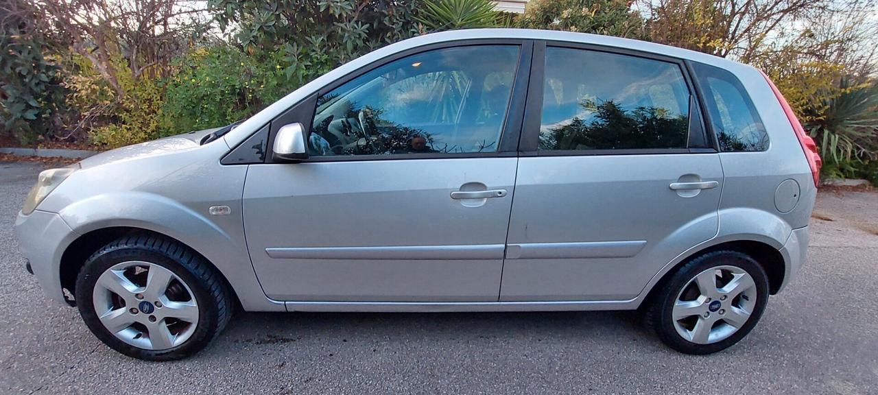 FIESTA 1,4 DIESEL 70 CV X NEOPATENTATI LEGA GOMME NUOVISSIME IMPECCABILE