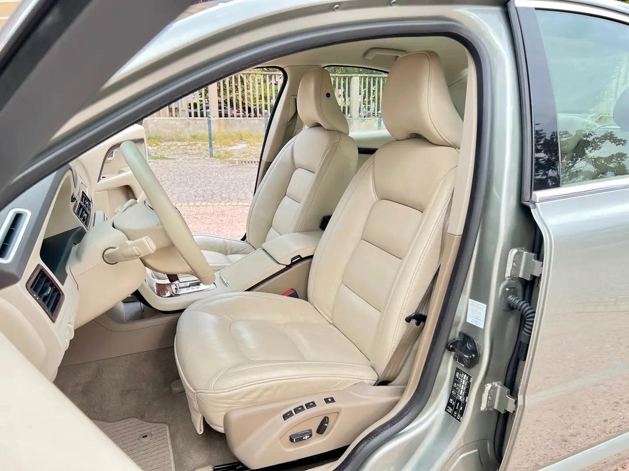 Volvo S80 4.4 V8 aut. AWD Summum