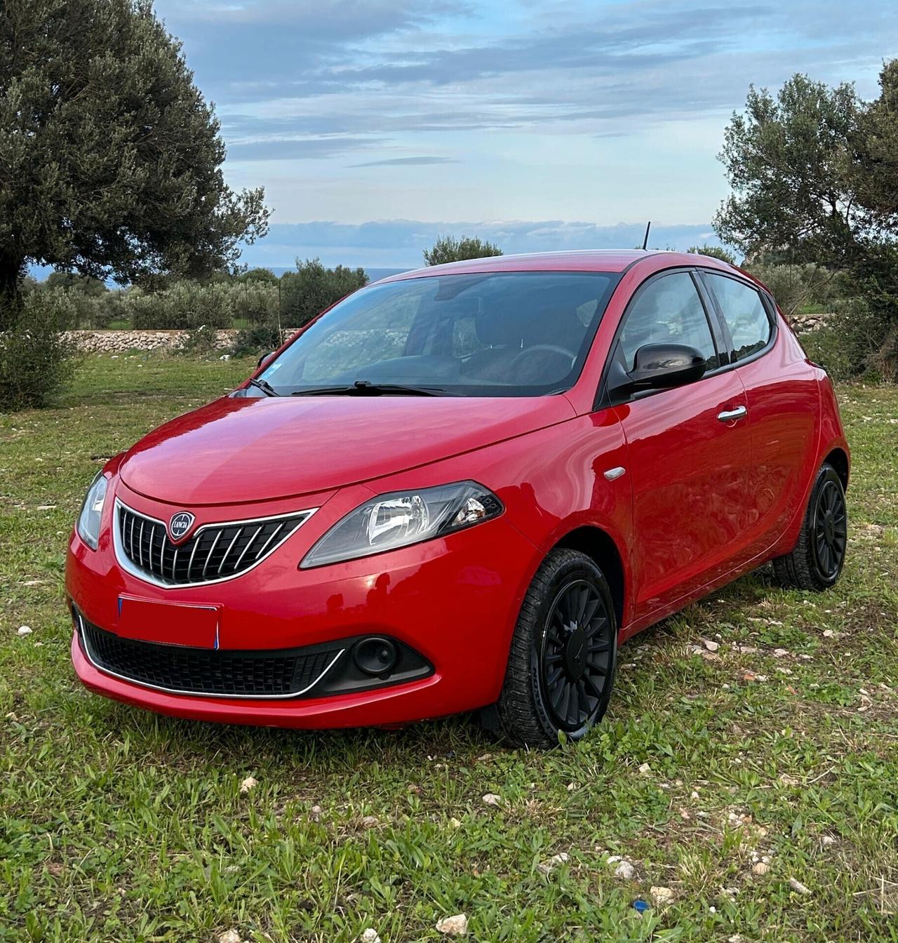 Lancia Ypsilon 1.0 FireFly 5 porte S&S Hybrid Ecochic Silver