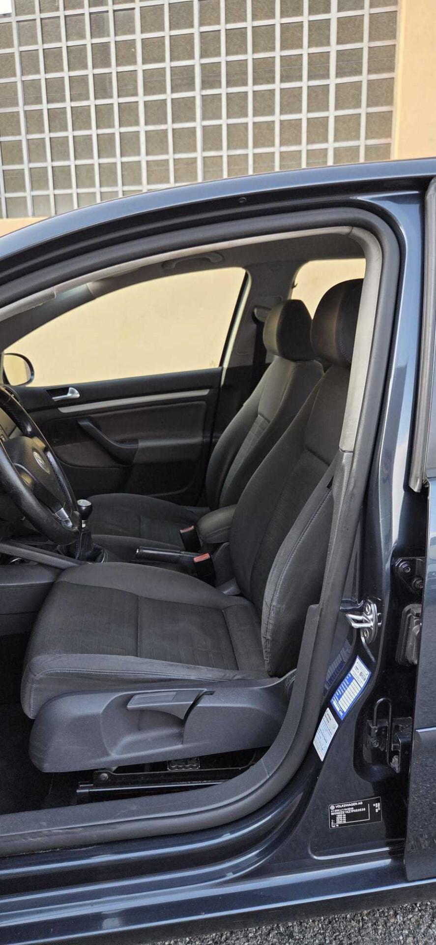 Volkswagen Golf 1.6 16V FSI 5p. Comfortline B/ GPL PROSSIMO RINNOVO BOMBOLE 11/2030 - AUTO PER NEOPATENTATI