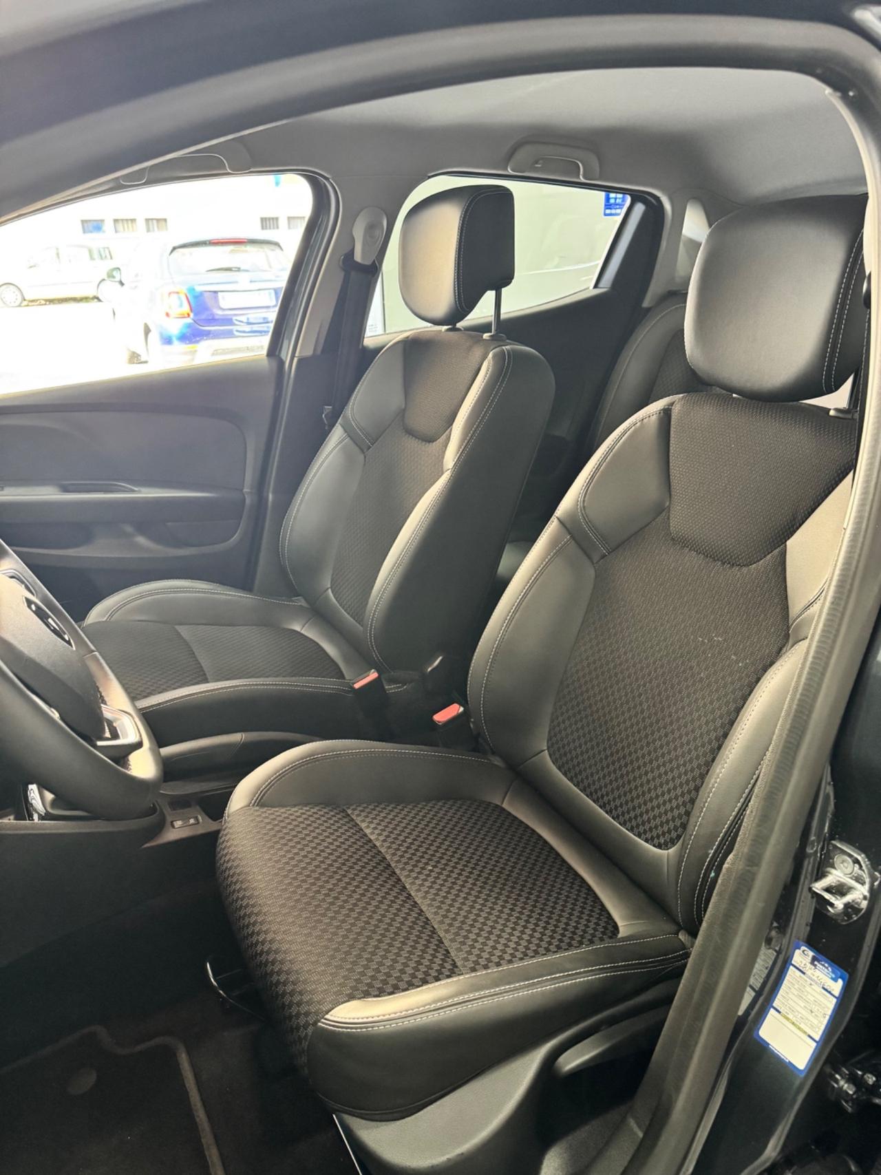 Renault Clio TCe 12V 75 CV 5 porte Moschino Intens