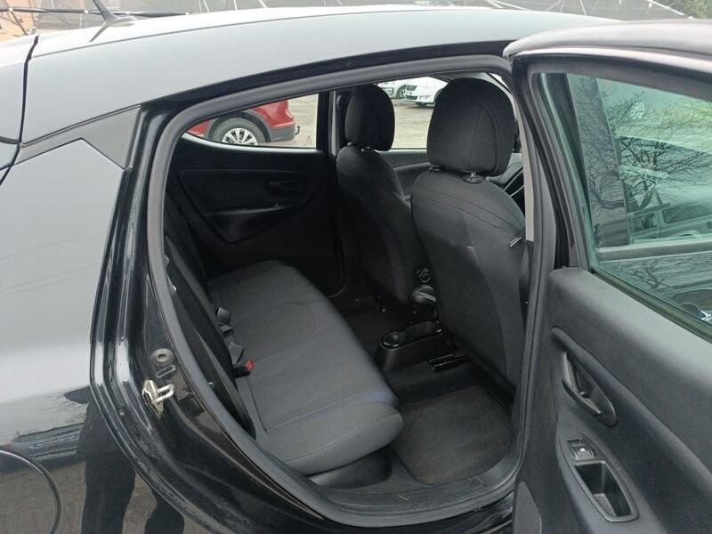 Lancia Ypsilon Ypsilon 1.0 FireFly 5 porte S&S Hybrid Ecochic Silver